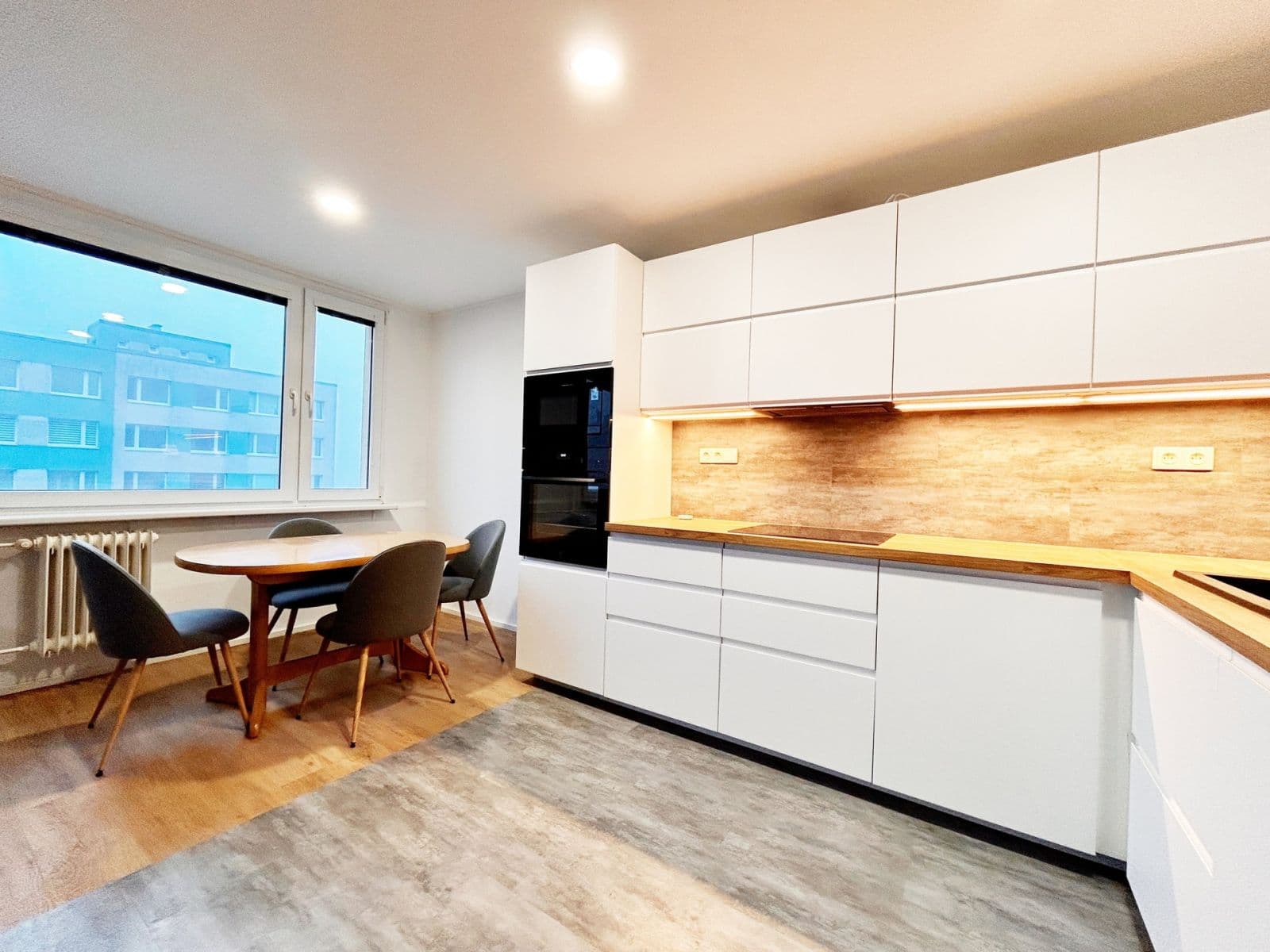 2 bedroom with open-plan kitchen flat to rent, 68 m², Děčínská, Kladno, Středočeský Region 2 bedroom with open-plan kitchen flat to rent, 68 m², Děčínská, Kladno, Středočeský Region