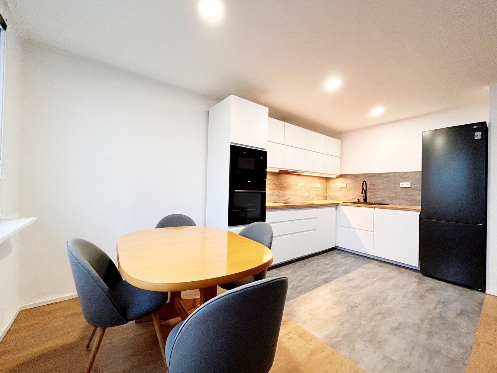 2 bedroom with open-plan kitchen flat to rent, 68 m², Děčínská, Kladno, Středočeský Region 2 bedroom with open-plan kitchen flat to rent, 68 m², Děčínská, Kladno, Středočeský Region