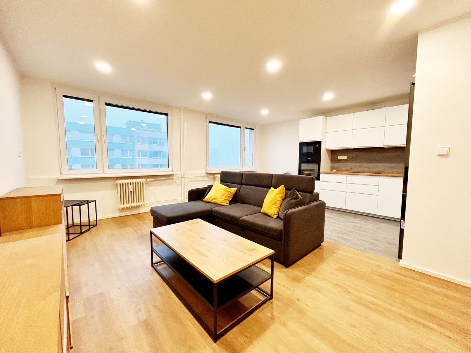 2 bedroom with open-plan kitchen flat to rent, 68 m², Děčínská, Kladno, Středočeský Region 2 bedroom with open-plan kitchen flat to rent, 68 m², Děčínská, Kladno, Středočeský Region