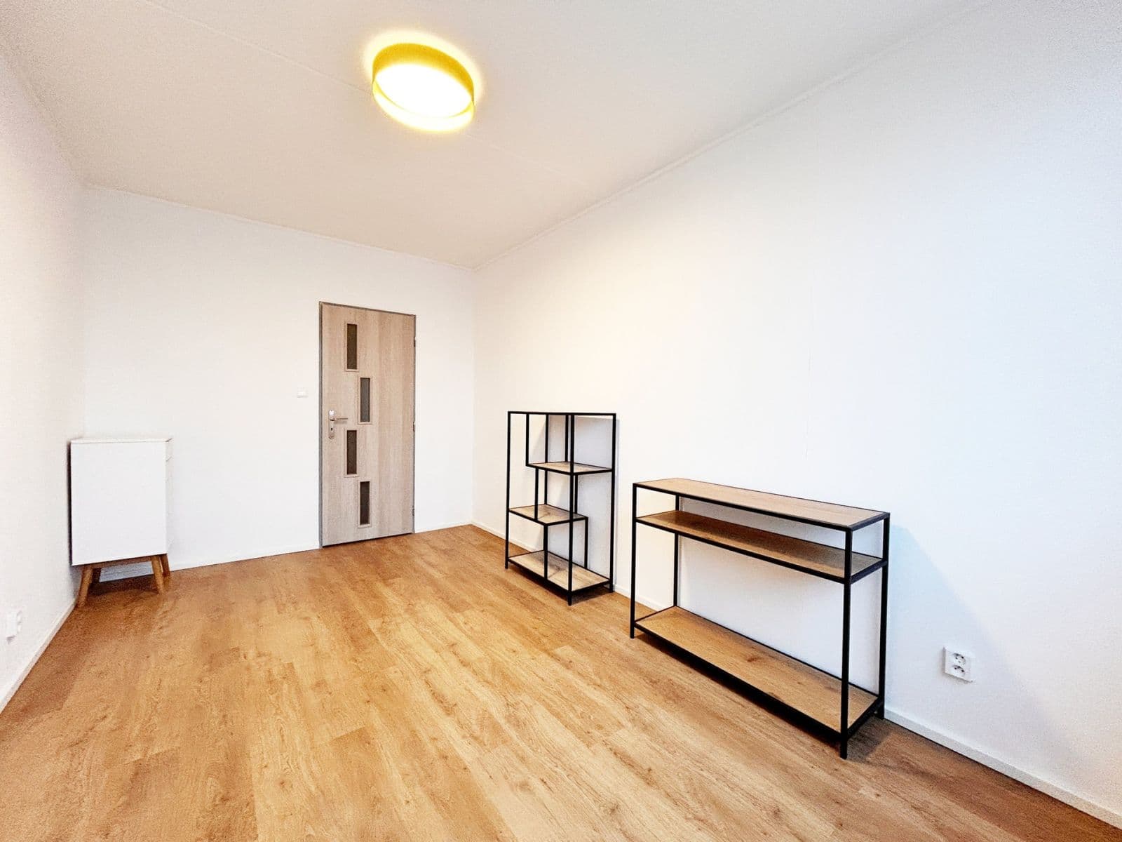 2 bedroom with open-plan kitchen flat to rent, 68 m², Děčínská, Kladno, Středočeský Region 2 bedroom with open-plan kitchen flat to rent, 68 m², Děčínská, Kladno, Středočeský Region