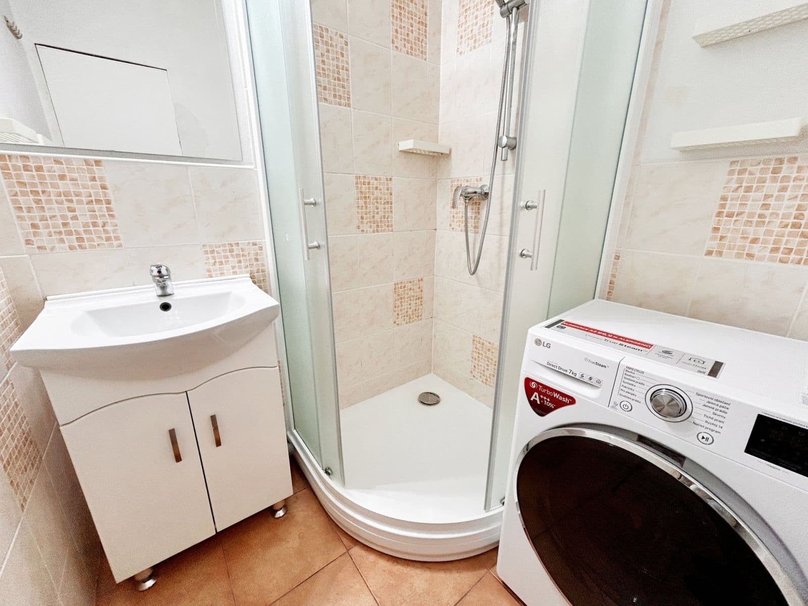 2 bedroom with open-plan kitchen flat to rent, 68 m², Děčínská, Kladno, Středočeský Region 2 bedroom with open-plan kitchen flat to rent, 68 m², Děčínská, Kladno, Středočeský Region