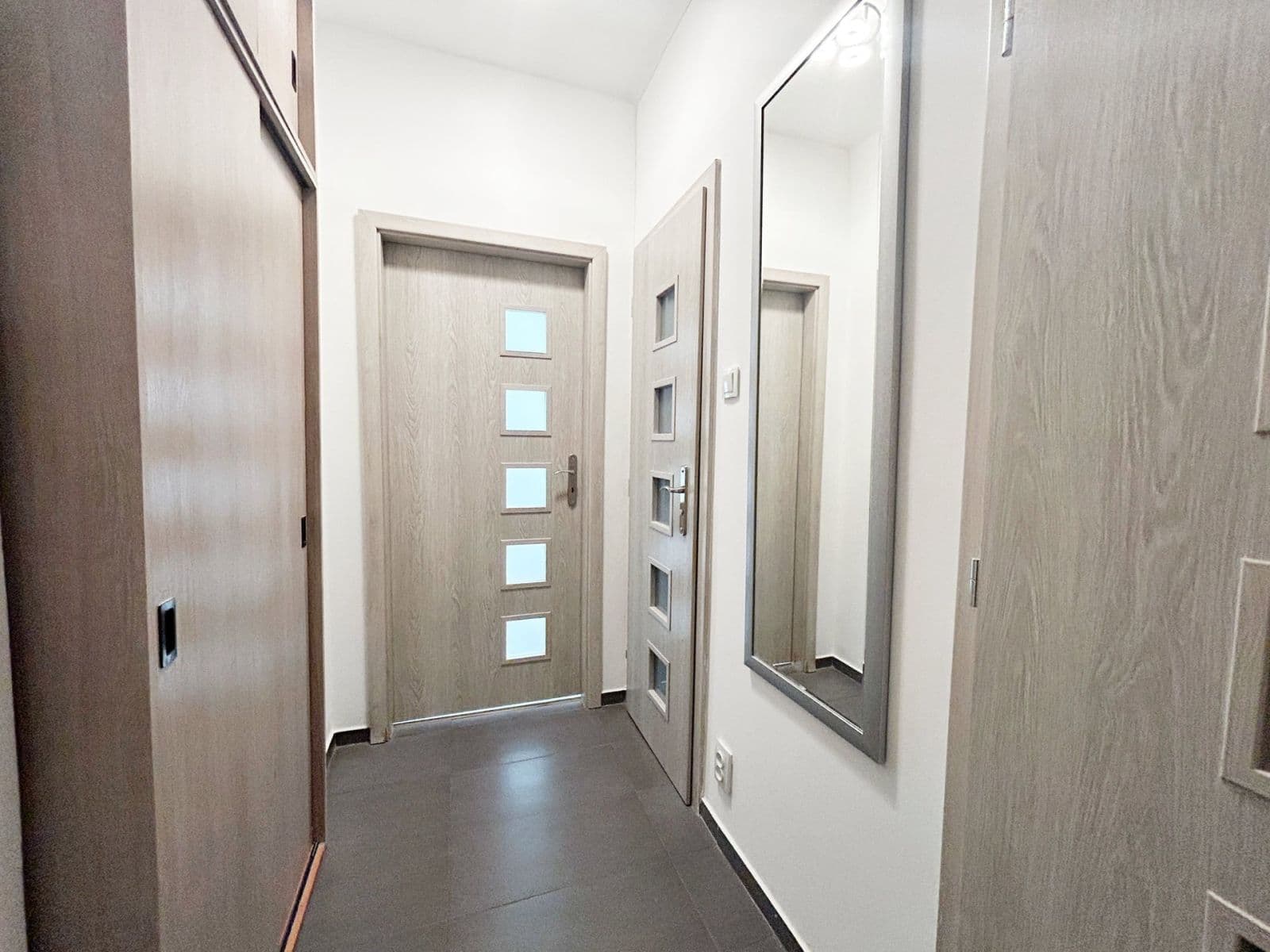 1 bedroom with open-plan kitchen flat to rent, 48 m², Spojovací, Prague, Prague 1 bedroom with open-plan kitchen flat to rent, 48 m², Spojovací, Prague, Prague