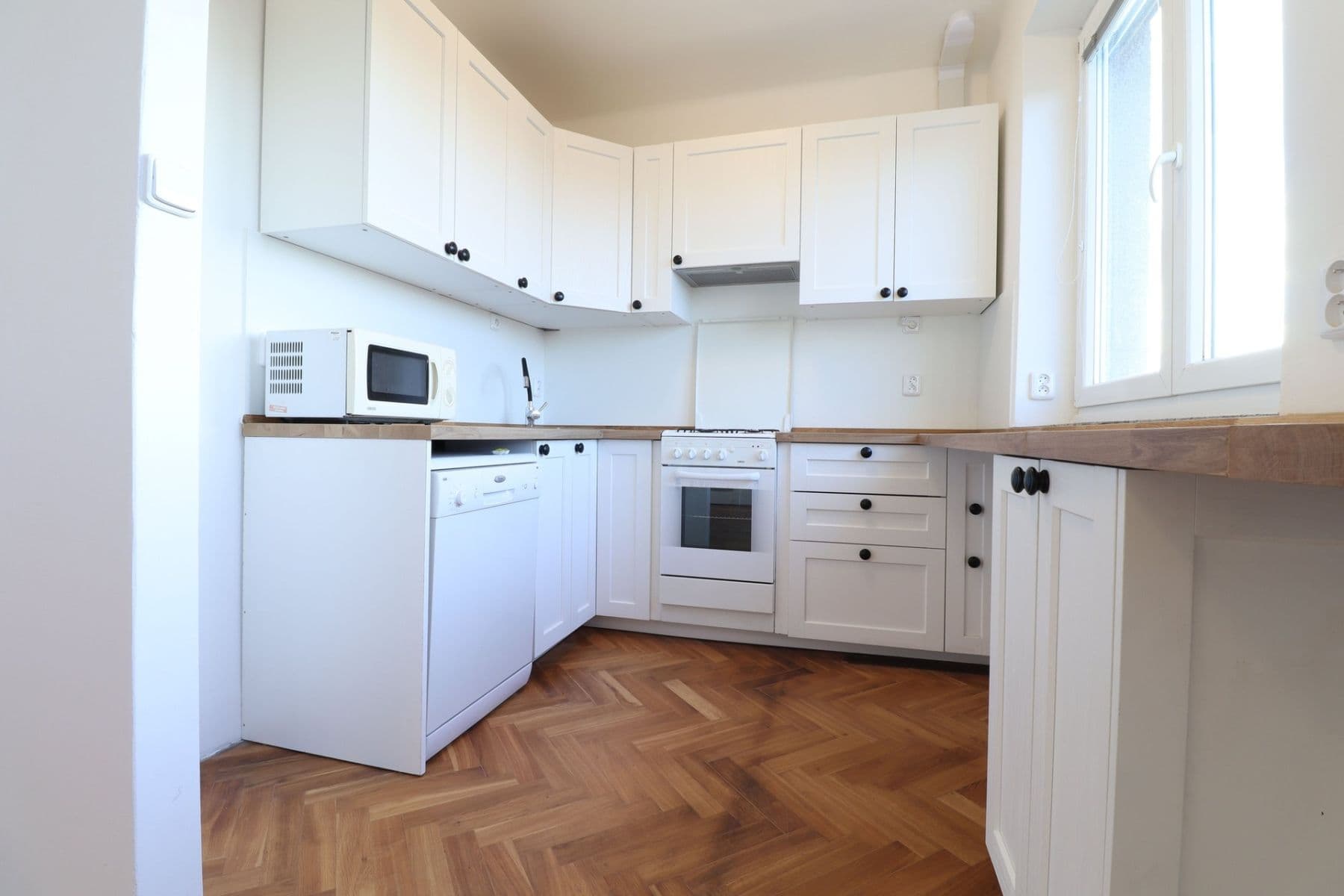 1 bedroom with open-plan kitchen flat to rent, 44 m², Argentinská, Prague, Prague 1 bedroom with open-plan kitchen flat to rent, 44 m², Argentinská, Prague, Prague