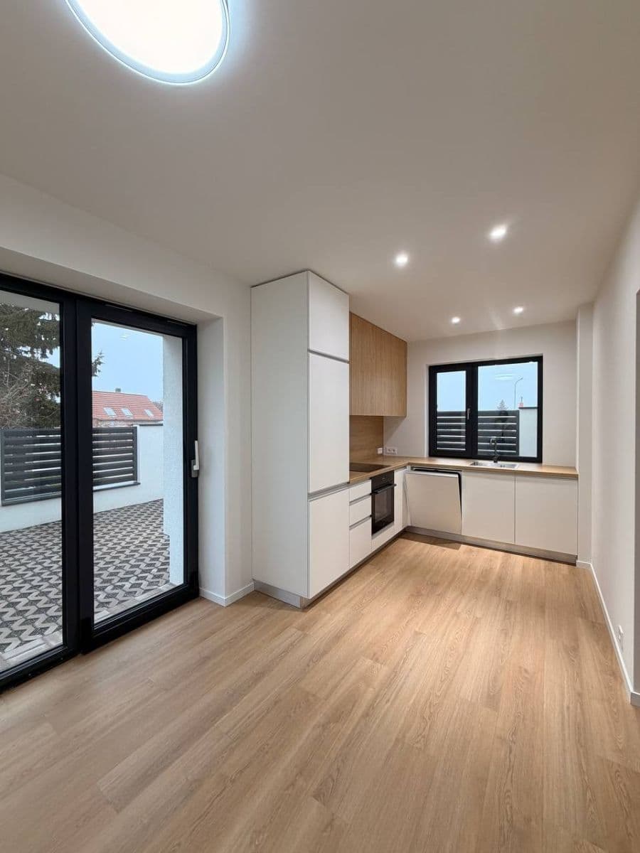 1 bedroom with open-plan kitchen flat to rent, 40 m², Krátká, Postřižín, Středočeský Region 1 bedroom with open-plan kitchen flat to rent, 40 m², Krátká, Postřižín, Středočeský Region