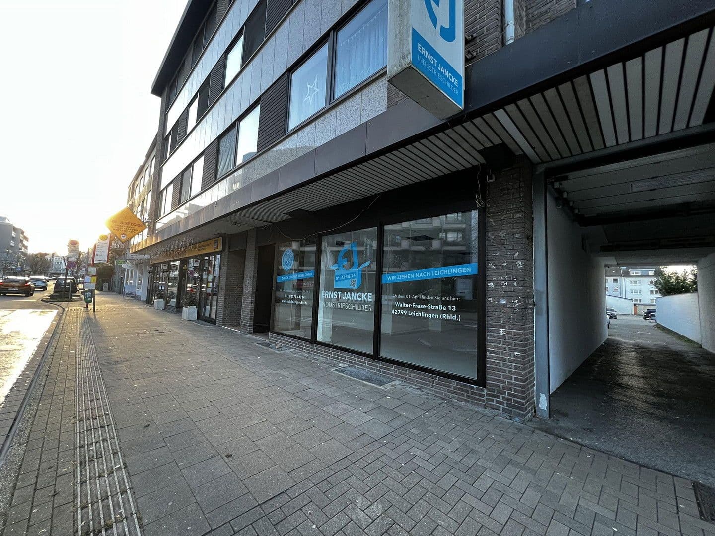 non-residential property to rent, 1,000 m², Leverkusen, North Rhine-Westphalia non-residential property to rent, 1,000 m², Leverkusen, North Rhine-Westphalia