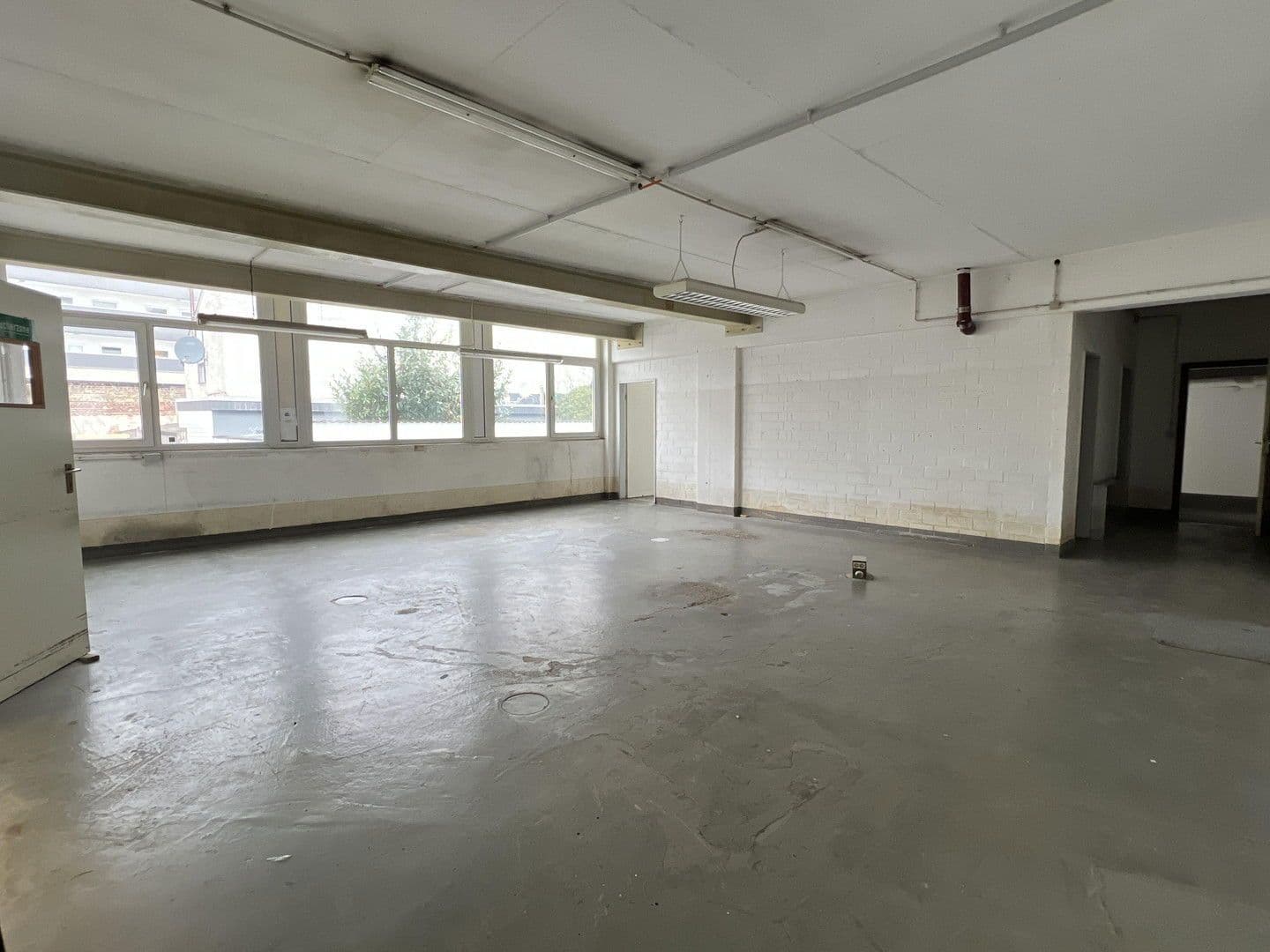 non-residential property to rent, 1,000 m², Leverkusen, North Rhine-Westphalia non-residential property to rent, 1,000 m², Leverkusen, North Rhine-Westphalia