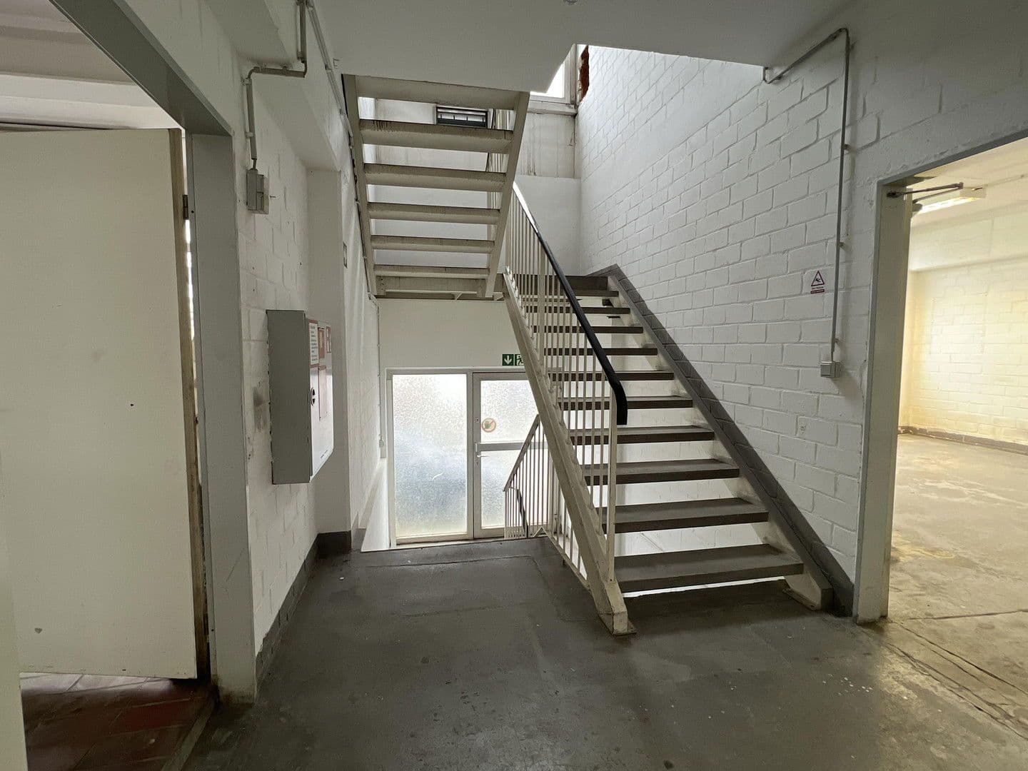 non-residential property to rent, 1,000 m², Leverkusen, North Rhine-Westphalia non-residential property to rent, 1,000 m², Leverkusen, North Rhine-Westphalia