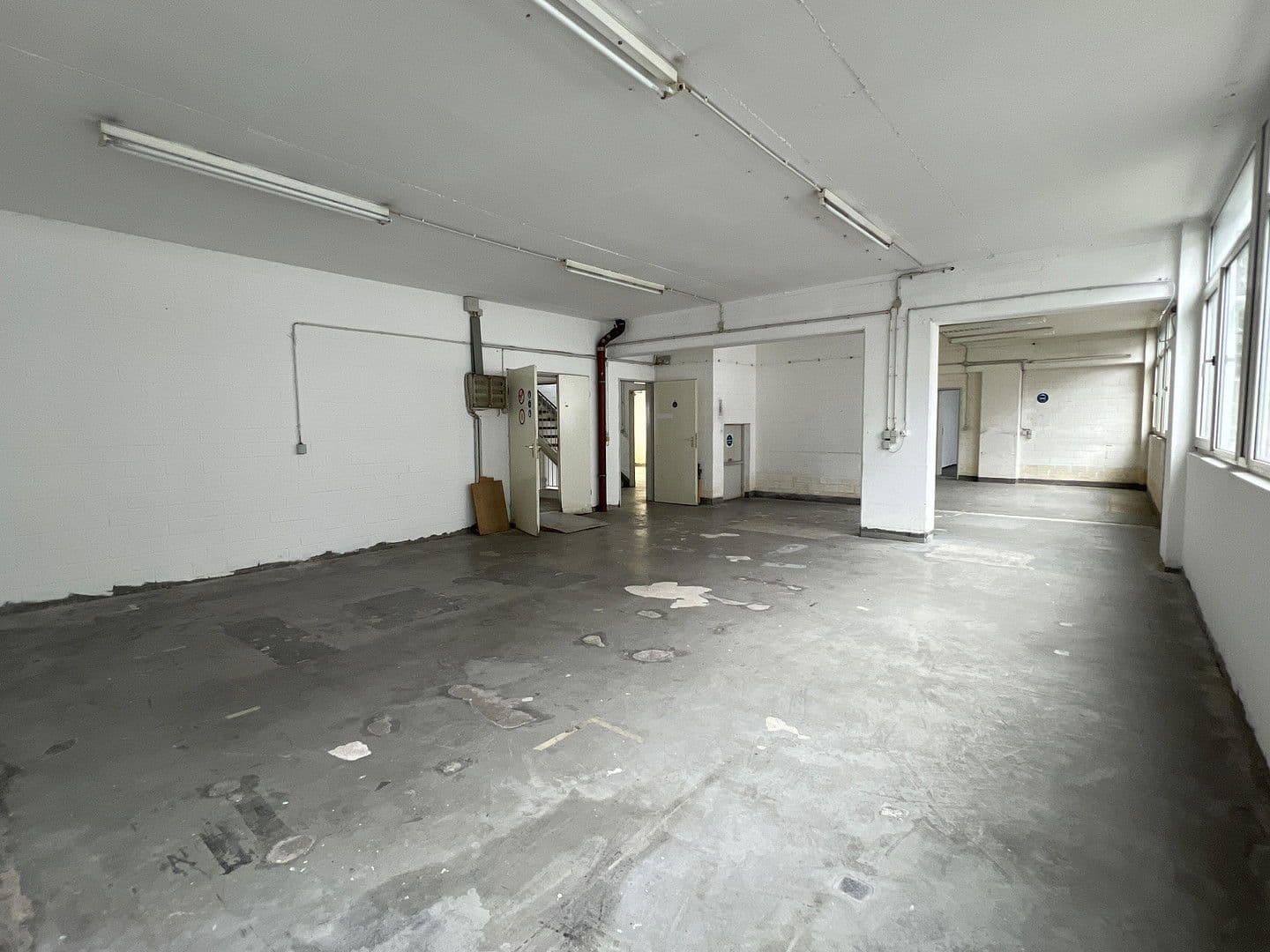 non-residential property to rent, 1,000 m², Leverkusen, North Rhine-Westphalia non-residential property to rent, 1,000 m², Leverkusen, North Rhine-Westphalia