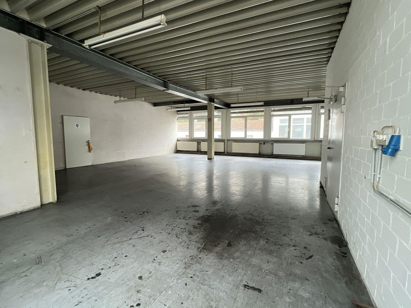 non-residential property to rent, 1,000 m², Leverkusen, North Rhine-Westphalia non-residential property to rent, 1,000 m², Leverkusen, North Rhine-Westphalia