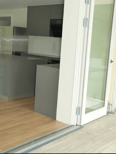 3 bedroom with open-plan kitchen flat to rent, 195 m², München, Bavaria 3 bedroom with open-plan kitchen flat to rent, 195 m², München, Bavaria