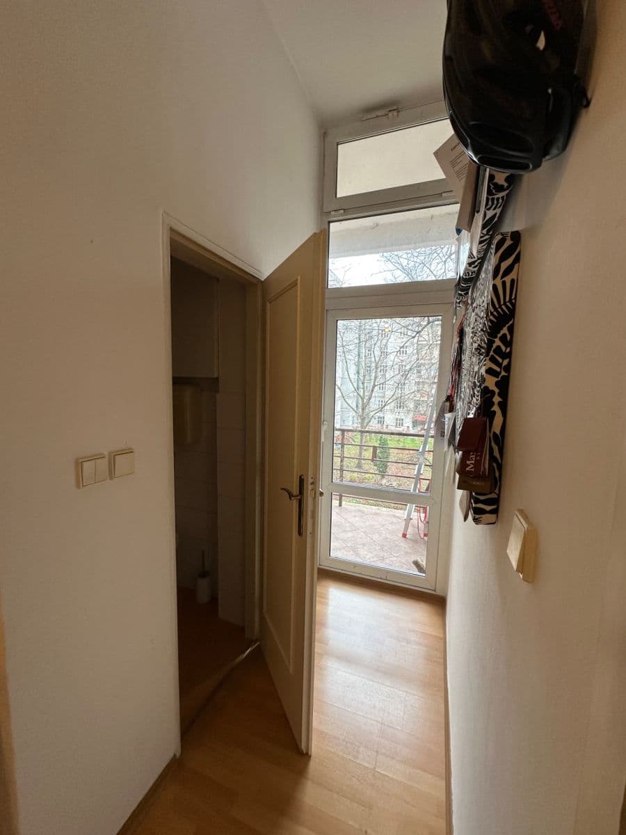 1 bedroom with open-plan kitchen flat to rent, 50 m², Jeseniova, Prague, Prague 1 bedroom with open-plan kitchen flat to rent, 50 m², Jeseniova, Prague, Prague