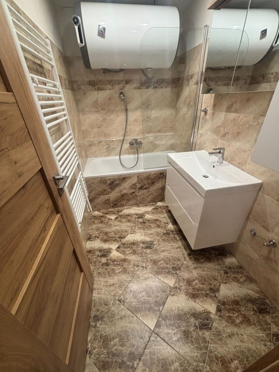 2 bedroom with open-plan kitchen flat to rent, 65 m², U První baterie, Prague, Prague 2 bedroom with open-plan kitchen flat to rent, 65 m², U První baterie, Prague, Prague