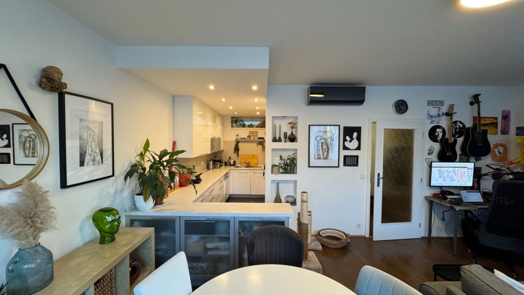 3 bedroom with open-plan kitchen flat to rent, 85 m², U Michelského mlýna, Prague, Prague 3 bedroom with open-plan kitchen flat to rent, 85 m², U Michelského mlýna, Prague, Prague