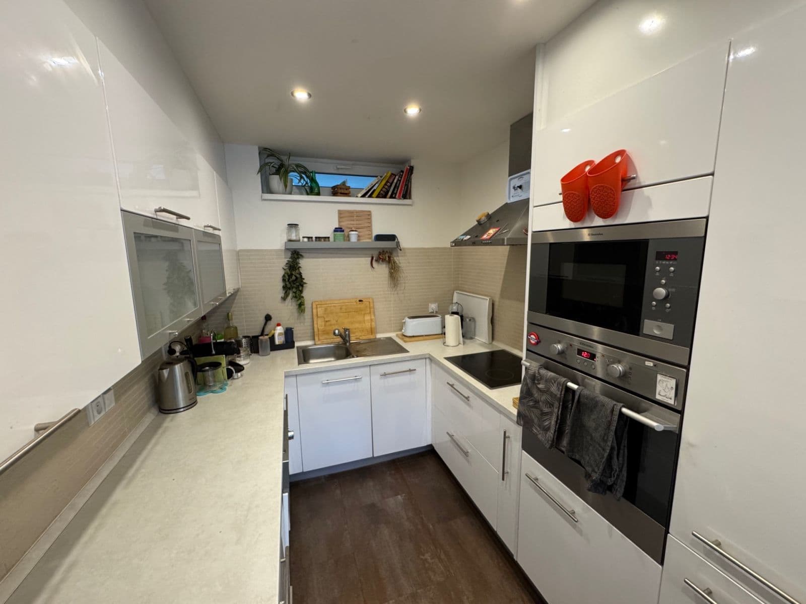 3 bedroom with open-plan kitchen flat to rent, 85 m², U Michelského mlýna, Prague, Prague 3 bedroom with open-plan kitchen flat to rent, 85 m², U Michelského mlýna, Prague, Prague