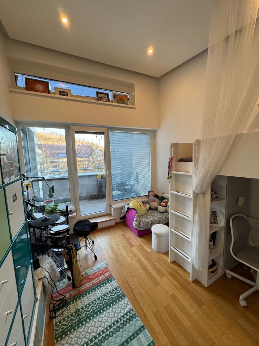 3 bedroom with open-plan kitchen flat to rent, 85 m², U Michelského mlýna, Prague, Prague 3 bedroom with open-plan kitchen flat to rent, 85 m², U Michelského mlýna, Prague, Prague