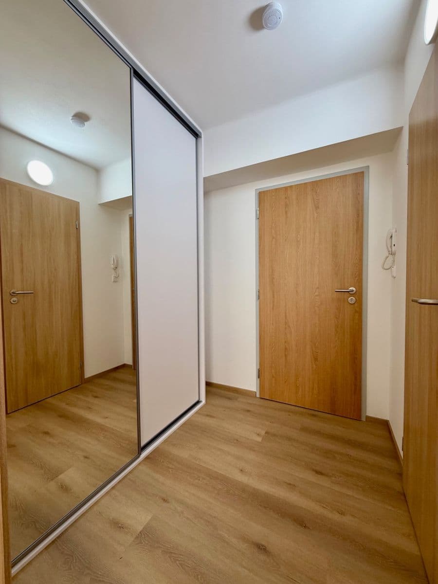 Studio flat to rent, 34 m², Mochovská, Prague, Prague Studio flat to rent, 34 m², Mochovská, Prague, Prague