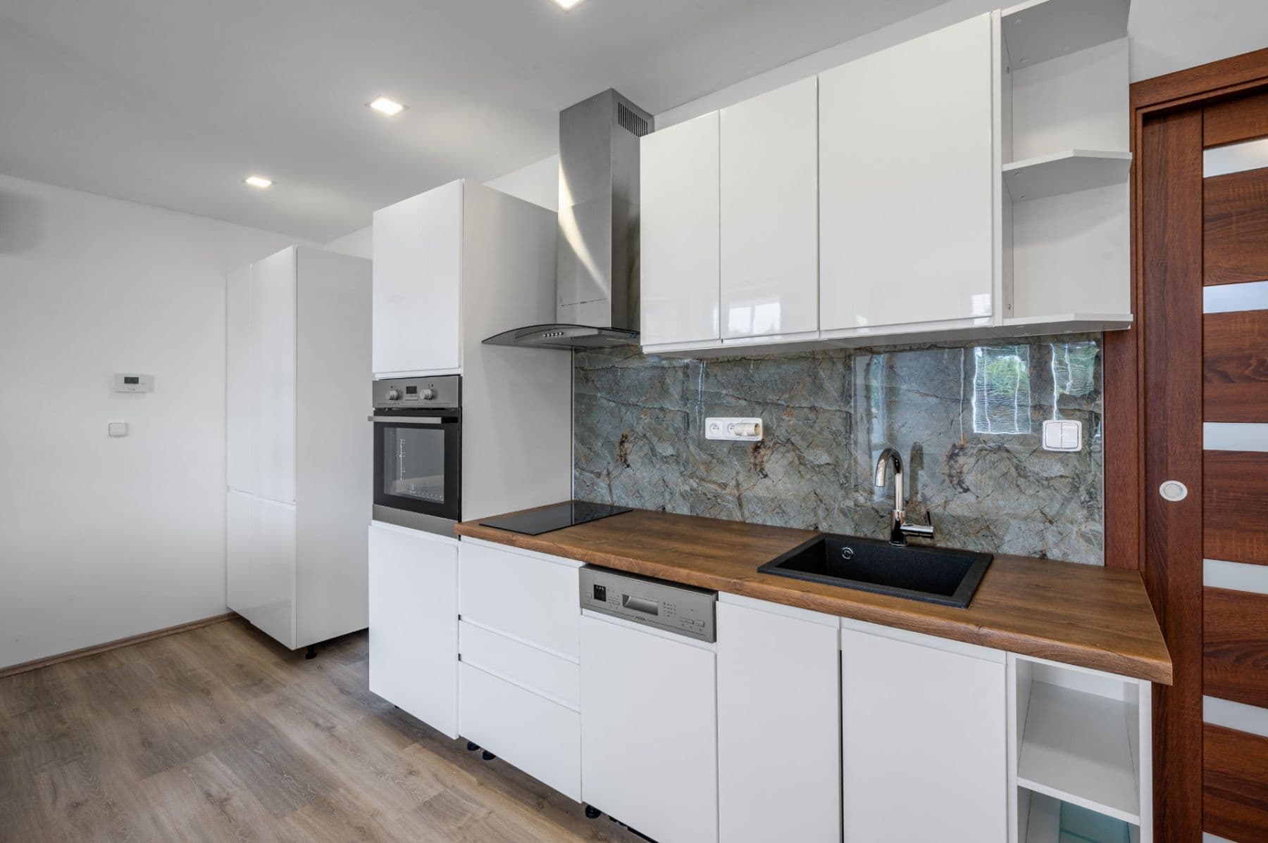 1 bedroom with open-plan kitchen flat to rent, 48 m², Revoluční, Měšice, Středočeský Region 1 bedroom with open-plan kitchen flat to rent, 48 m², Revoluční, Měšice, Středočeský Region