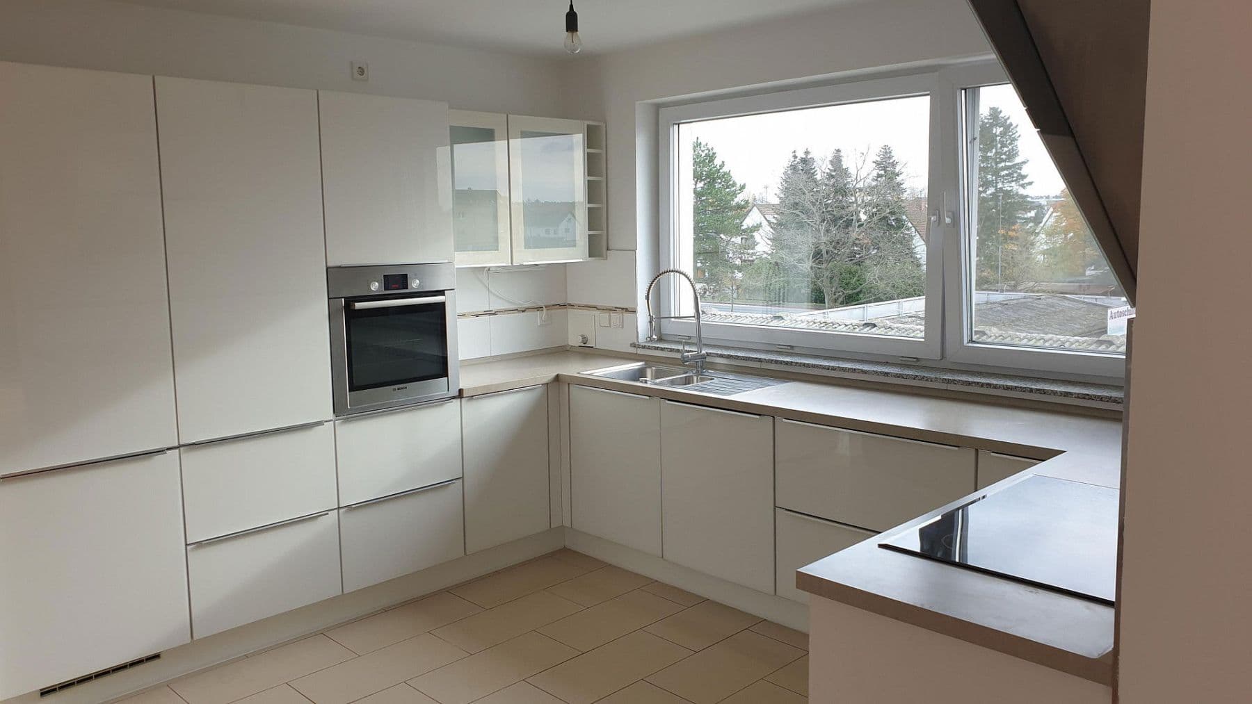 3 bedroom with open-plan kitchen flat to rent, 220 m², Am Goldberg 9, Heusenstamm, Hesse 3 bedroom with open-plan kitchen flat to rent, 220 m², Am Goldberg 9, Heusenstamm, Hesse