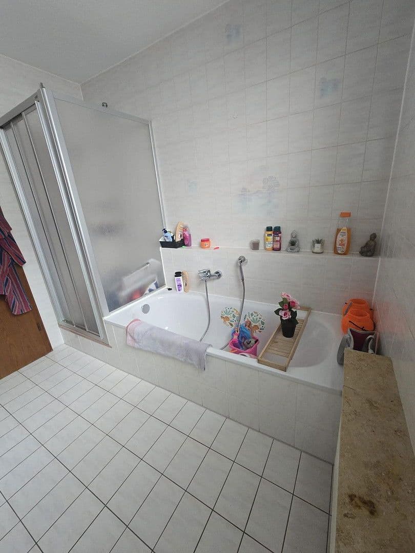 3 bedroom flat to rent, 95 m², Waldorfer Weg 41, Bornheim, North Rhine-Westphalia 3 bedroom flat to rent, 95 m², Waldorfer Weg 41, Bornheim, North Rhine-Westphalia