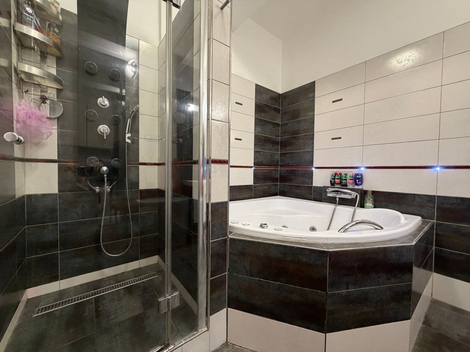 2 bedroom with open-plan kitchen flat for sale, 67 m², Sokolovská, Prague, Prague 2 bedroom with open-plan kitchen flat for sale, 67 m², Sokolovská, Prague, Prague