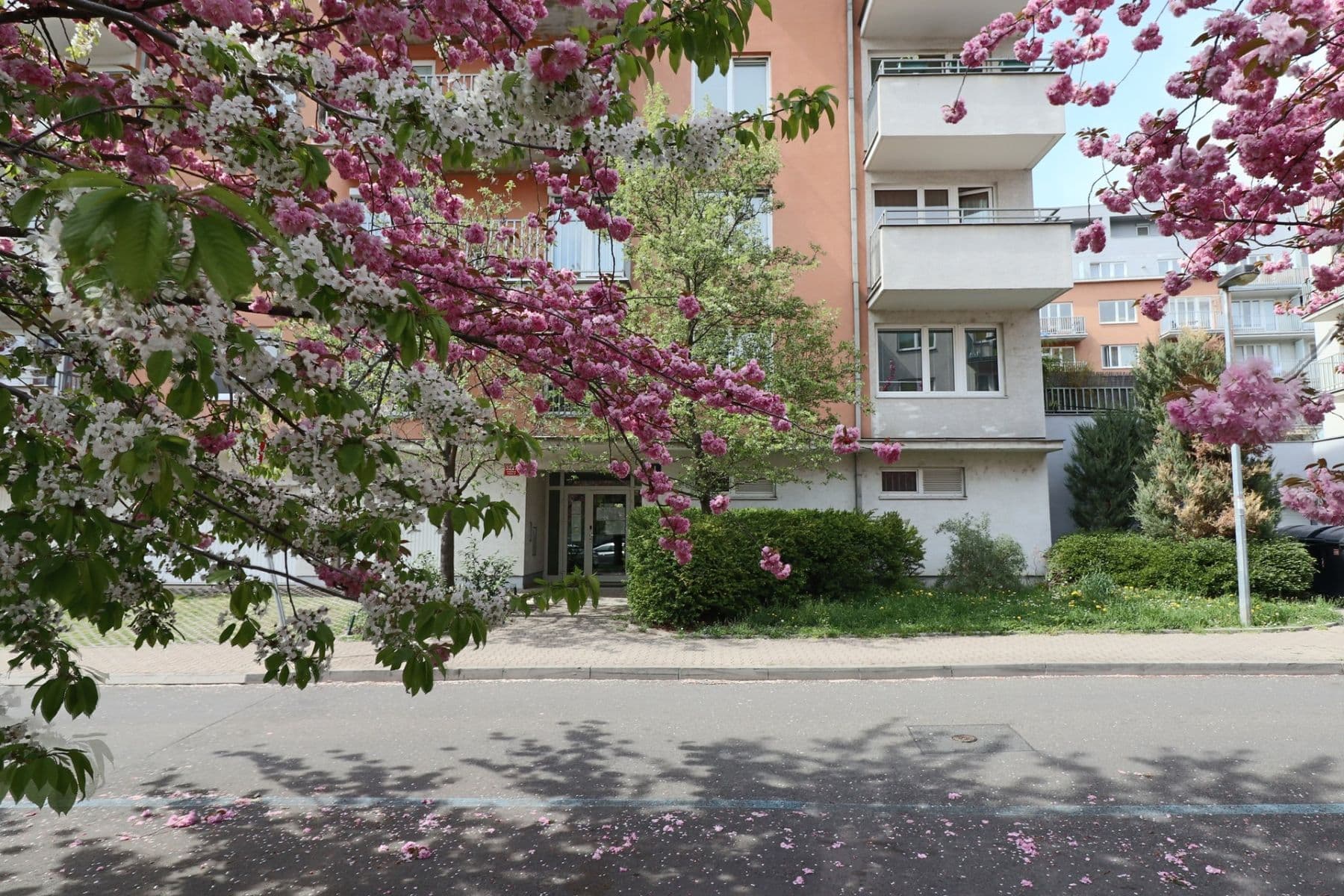 1 bedroom with open-plan kitchen flat to rent, 57 m², Janýrova, Prague, Prague 1 bedroom with open-plan kitchen flat to rent, 57 m², Janýrova, Prague, Prague