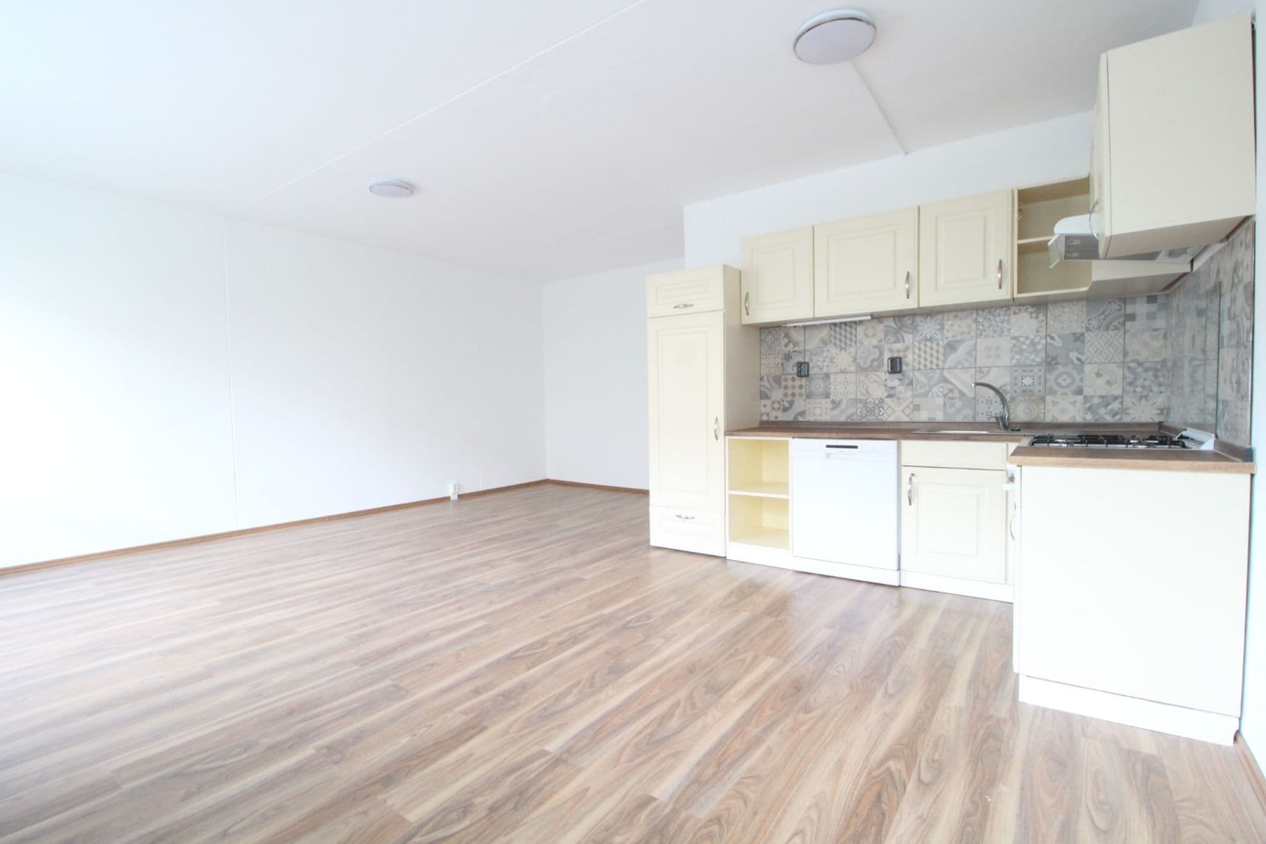 2 bedroom with open-plan kitchen flat to rent, 71 m², Pujmanové, Prague, Prague 2 bedroom with open-plan kitchen flat to rent, 71 m², Pujmanové, Prague, Prague