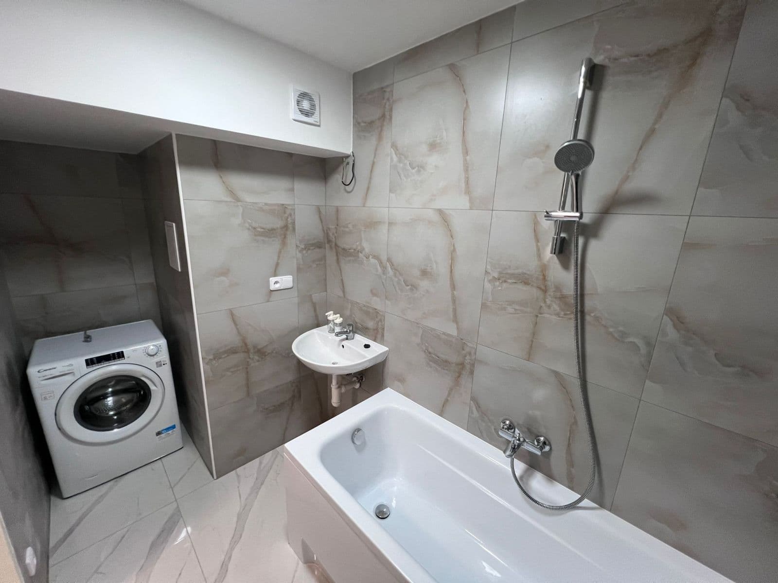 flat to rent, 77 m², Koptova, Karlovy Vary, Karlovarský Region flat to rent, 77 m², Koptova, Karlovy Vary, Karlovarský Region