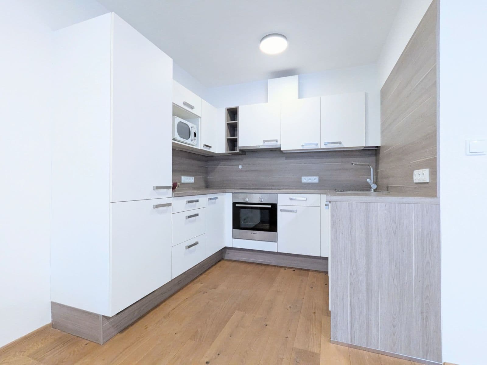 1 bedroom with open-plan kitchen flat to rent, 58 m², Pod Havránkou, Prague, Prague 1 bedroom with open-plan kitchen flat to rent, 58 m², Pod Havránkou, Prague, Prague