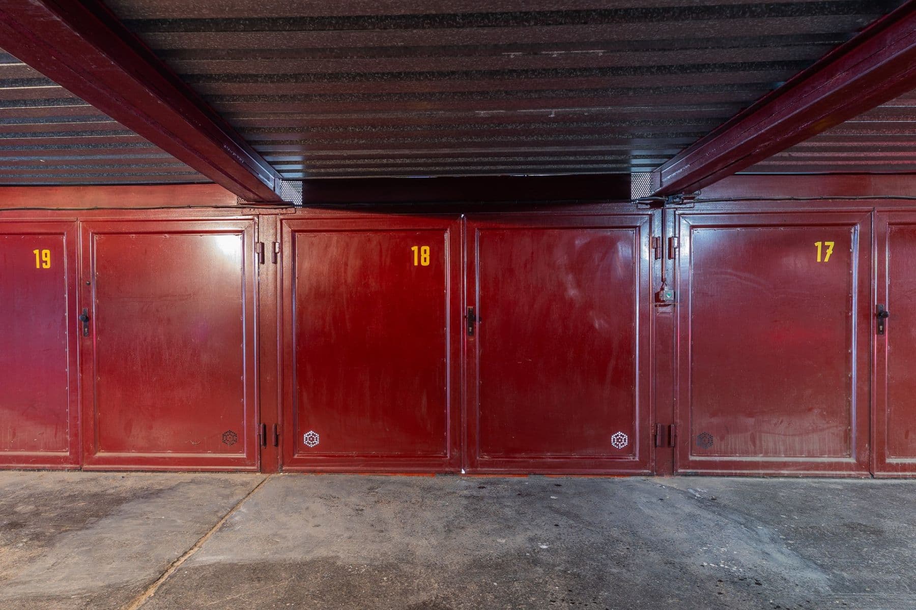 garage to rent, 15 m², Pecháčkova, Plzeň, Plzeňský Region garage to rent, 15 m², Pecháčkova, Plzeň, Plzeňský Region