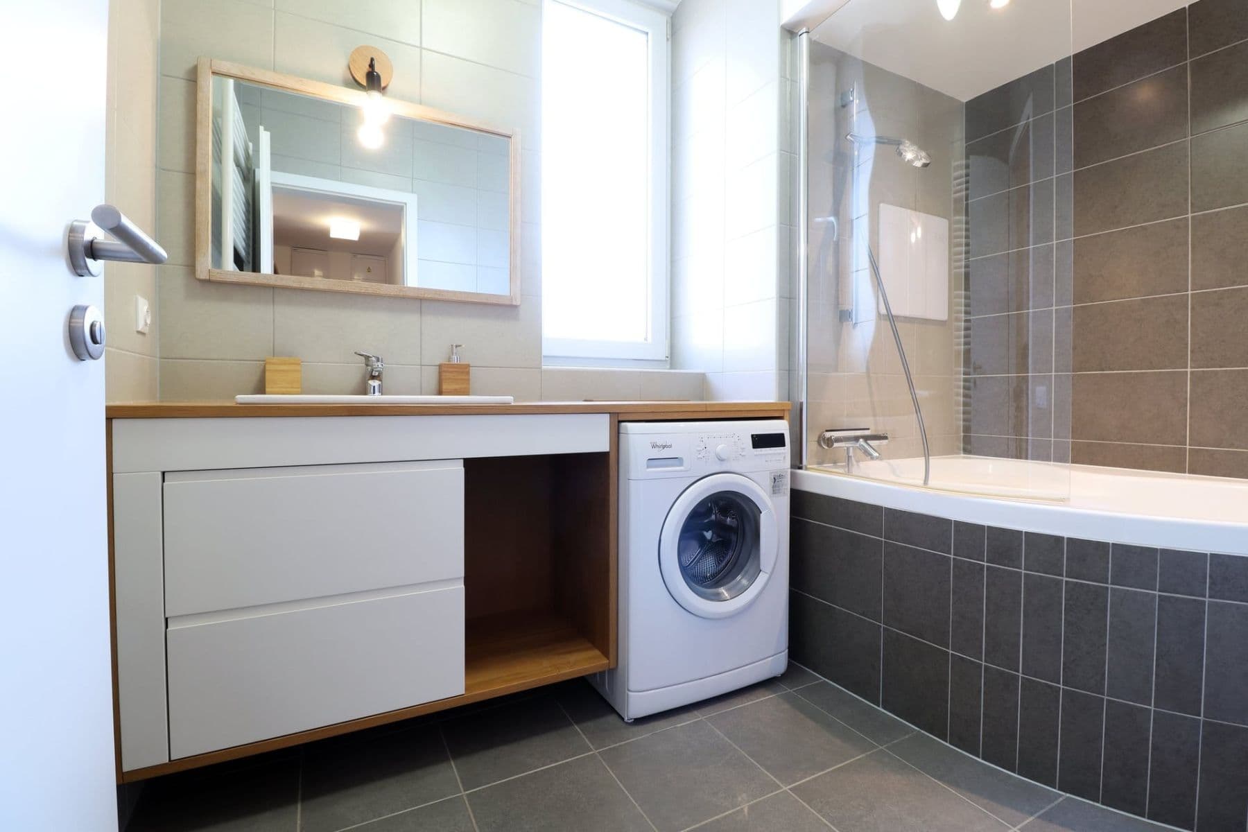 2 bedroom with open-plan kitchen flat to rent, 70 m², Olgy Havlové, Prague, Prague 2 bedroom with open-plan kitchen flat to rent, 70 m², Olgy Havlové, Prague, Prague