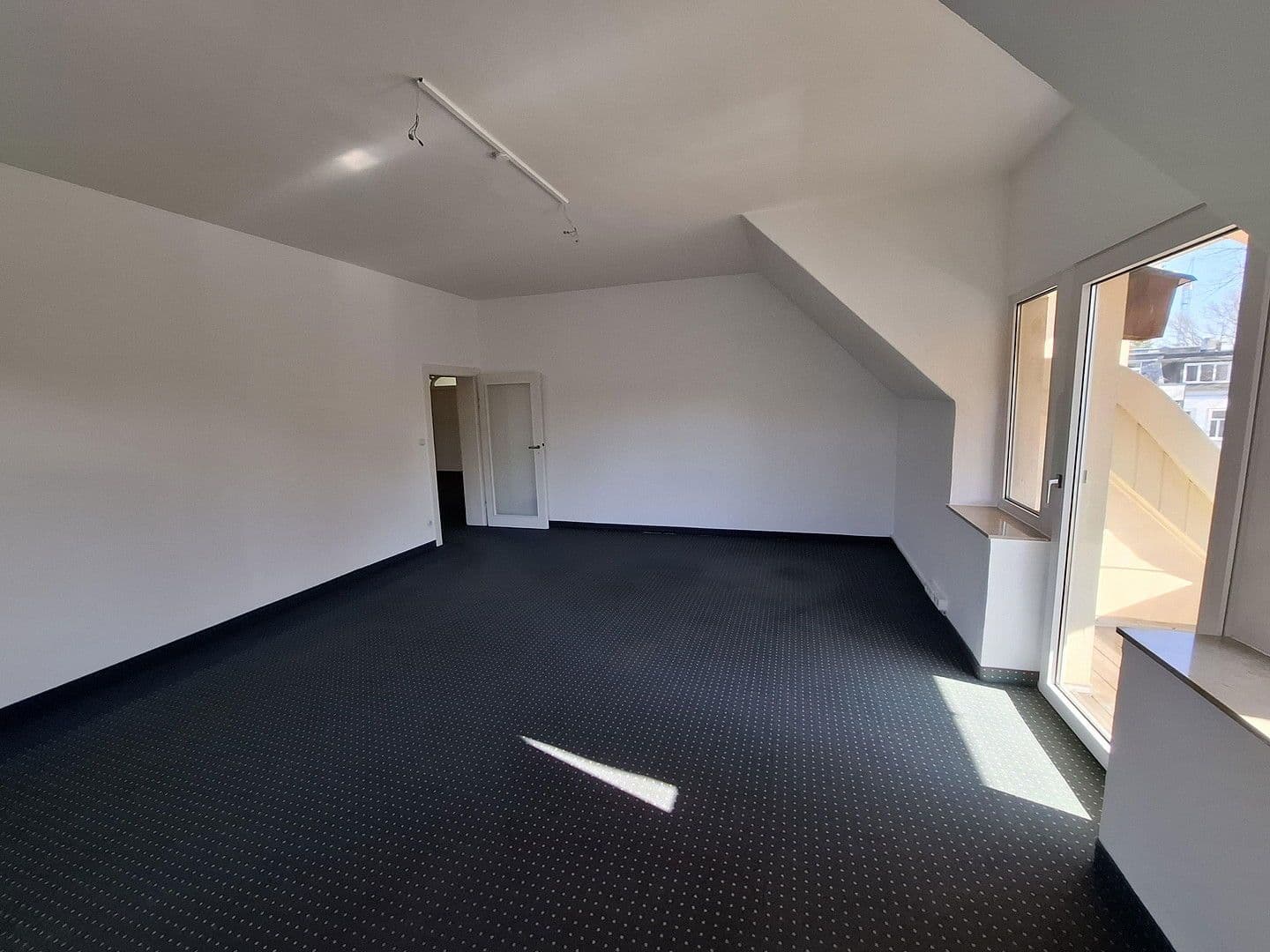 office to rent, 250 m², Loebensteinstr. 38, Hanover, Lower Saxony office to rent, 250 m², Loebensteinstr. 38, Hanover, Lower Saxony