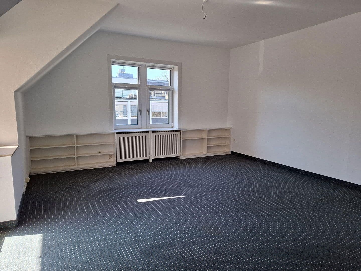 office to rent, 250 m², Loebensteinstr. 38, Hanover, Lower Saxony office to rent, 250 m², Loebensteinstr. 38, Hanover, Lower Saxony