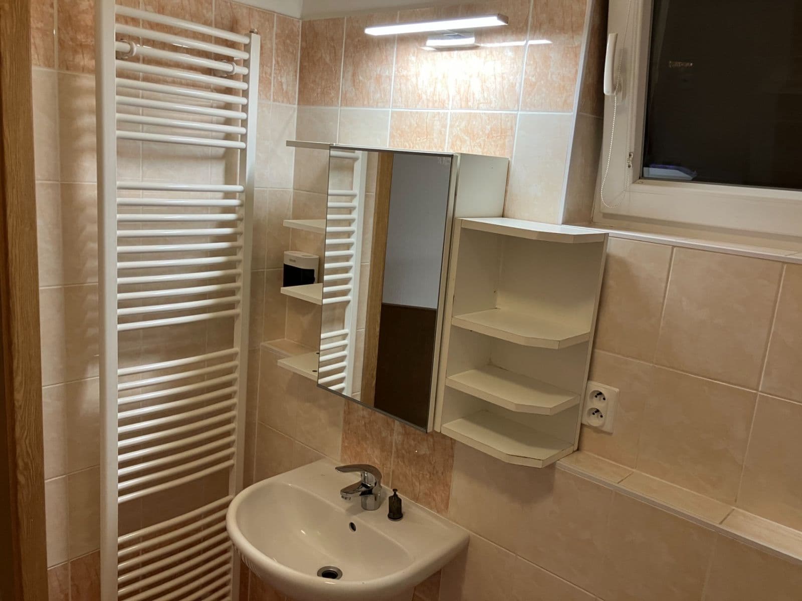 1 bedroom with open-plan kitchen flat to rent, 38 m², Hornoměcholupská, Prague, Prague 1 bedroom with open-plan kitchen flat to rent, 38 m², Hornoměcholupská, Prague, Prague