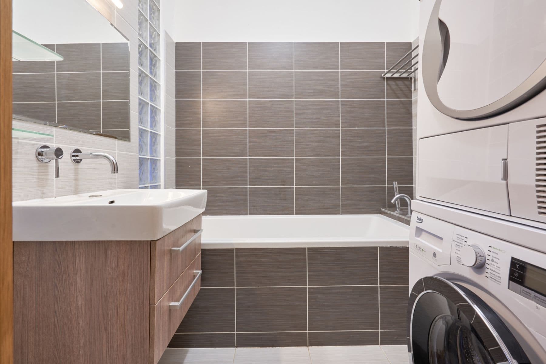 2 bedroom with open-plan kitchen flat to rent, 81 m², Poděbradova, Brno, Jihomoravský Region 2 bedroom with open-plan kitchen flat to rent, 81 m², Poděbradova, Brno, Jihomoravský Region