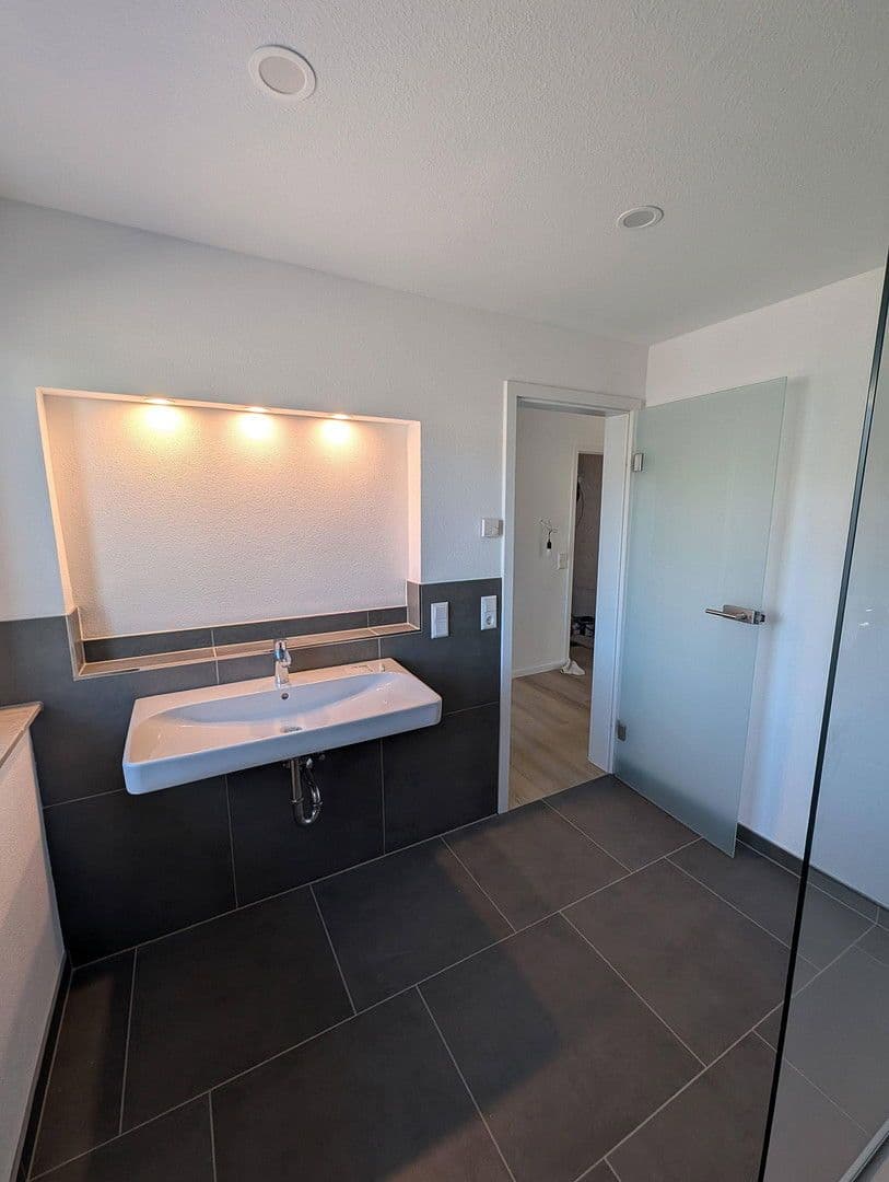 2 bedroom flat to rent, 97 m², Niefern-Öschelbronn, Baden-Württemberg 2 bedroom flat to rent, 97 m², Niefern-Öschelbronn, Baden-Württemberg