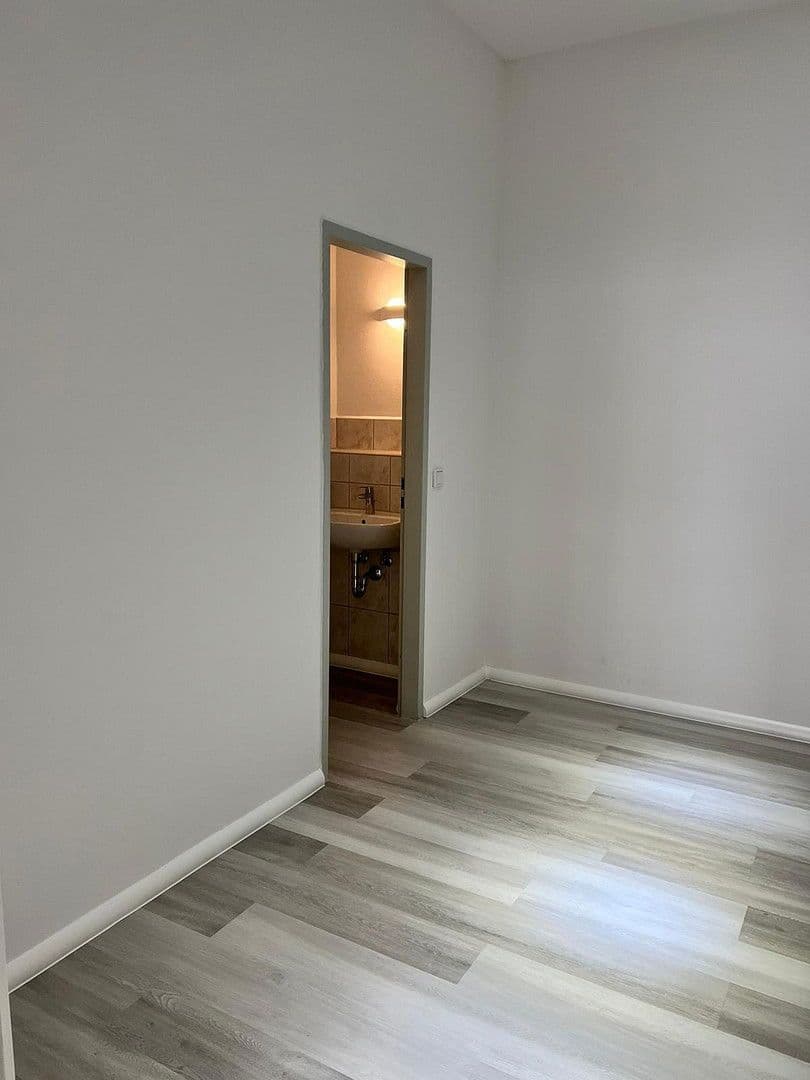 office to rent, 67 m², Poststraße 6, Berga-Wünschendorf, Thuringia office to rent, 67 m², Poststraße 6, Berga-Wünschendorf, Thuringia