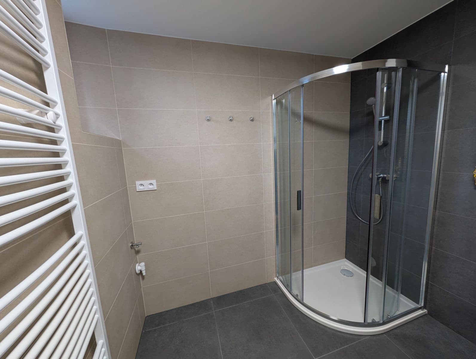 2 bedroom with open-plan kitchen flat to rent, 76 m², Rosečská, Prague, Prague 2 bedroom with open-plan kitchen flat to rent, 76 m², Rosečská, Prague, Prague