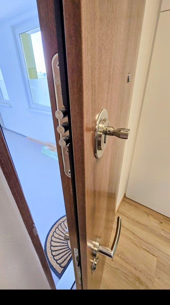 3 bedroom with open-plan kitchen flat to rent, 61 m², Tavolníková, Prague, Prague 3 bedroom with open-plan kitchen flat to rent, 61 m², Tavolníková, Prague, Prague