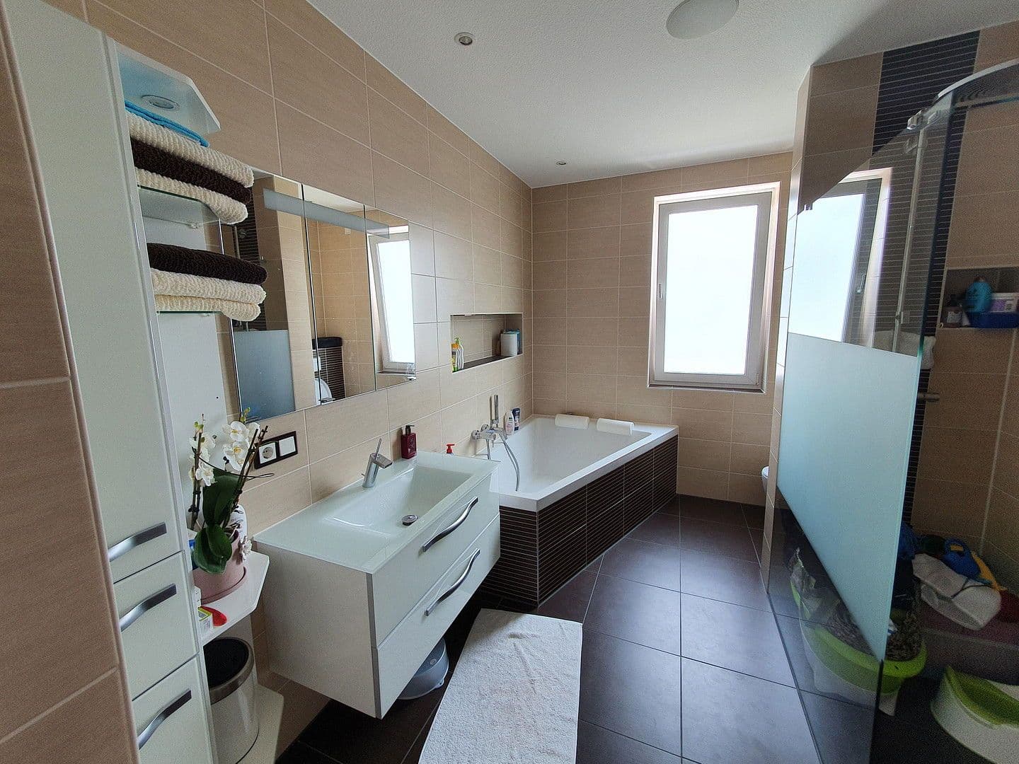 3 bedroom with open-plan kitchen flat to rent, 142 m², Frankfurt am Main, Hesse 3 bedroom with open-plan kitchen flat to rent, 142 m², Frankfurt am Main, Hesse