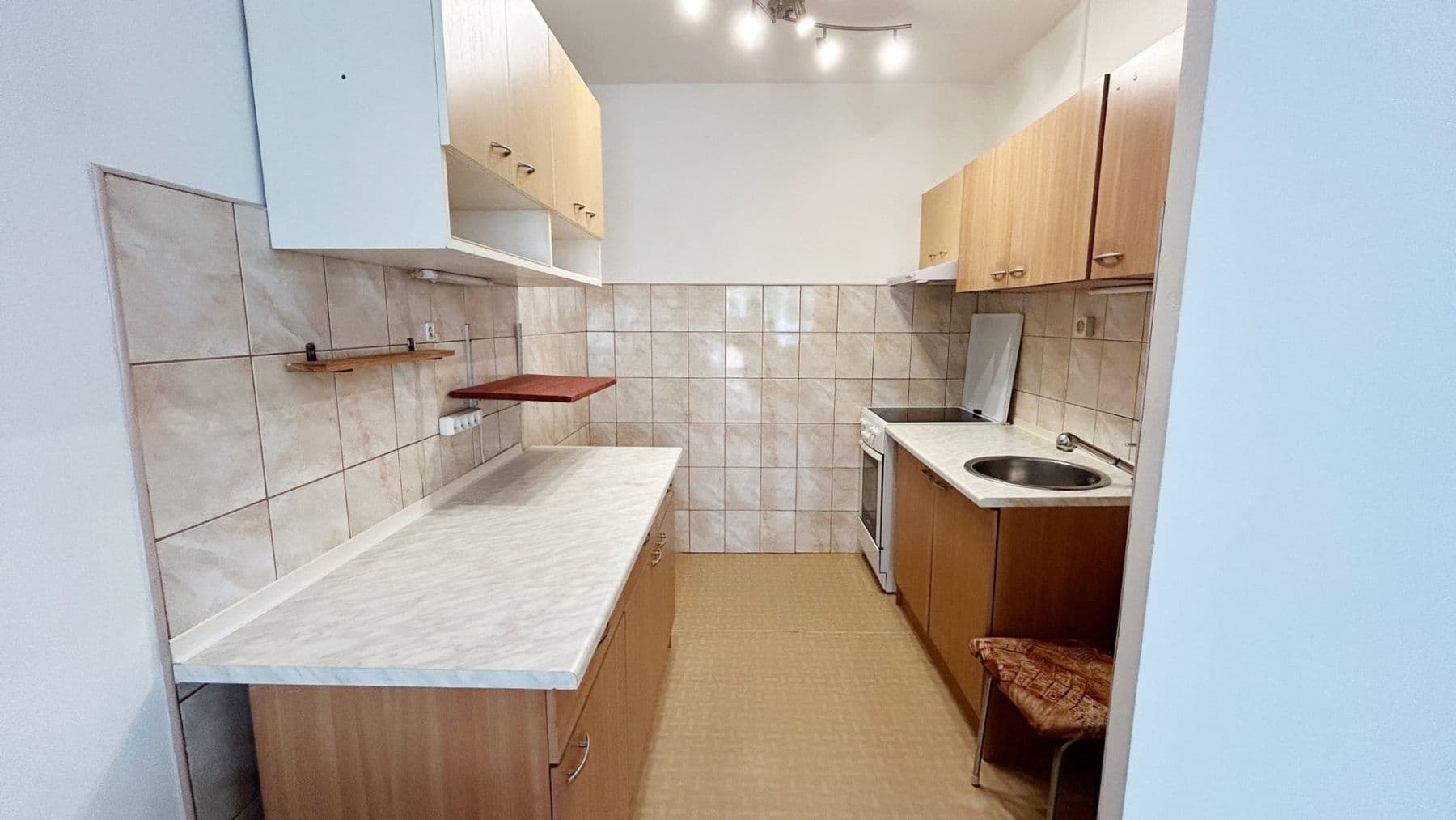 1 bedroom with open-plan kitchen flat to rent, 49 m², Poděbradova, Kladno, Středočeský Region 1 bedroom with open-plan kitchen flat to rent, 49 m², Poděbradova, Kladno, Středočeský Region