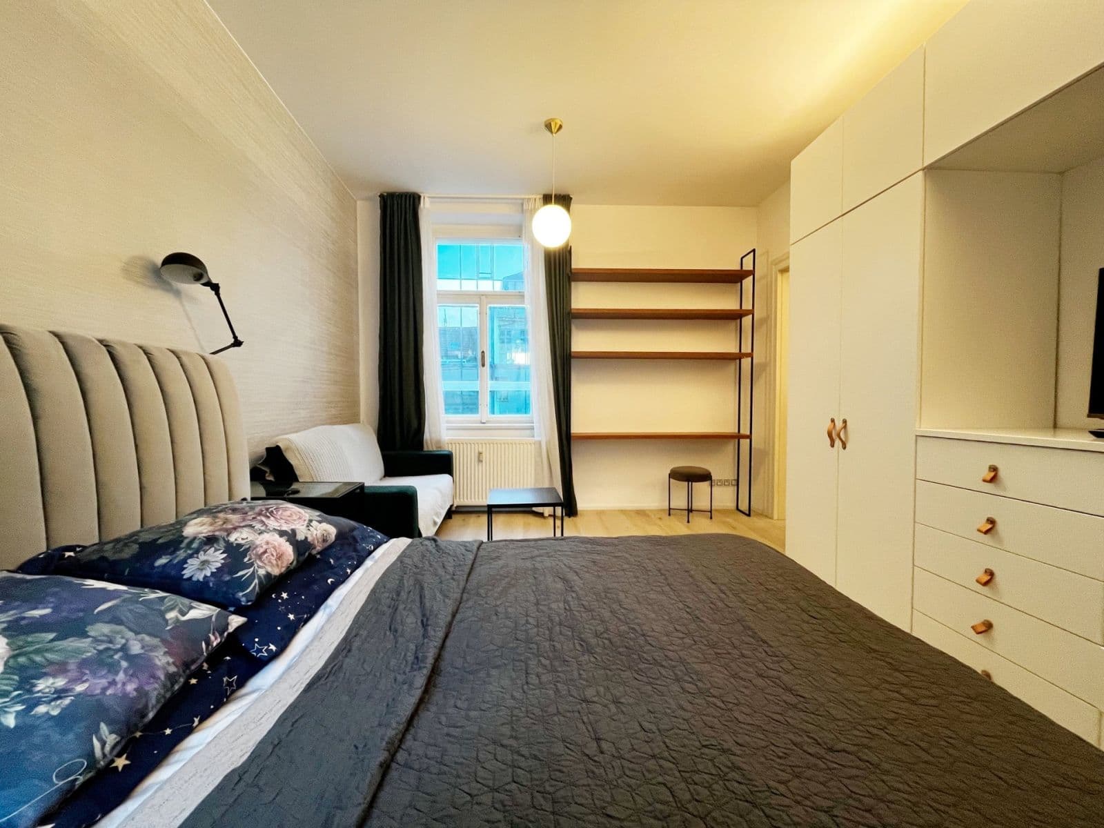 1 bedroom with open-plan kitchen flat to rent, 32 m², Jungmannova, Prague, Prague 1 bedroom with open-plan kitchen flat to rent, 32 m², Jungmannova, Prague, Prague