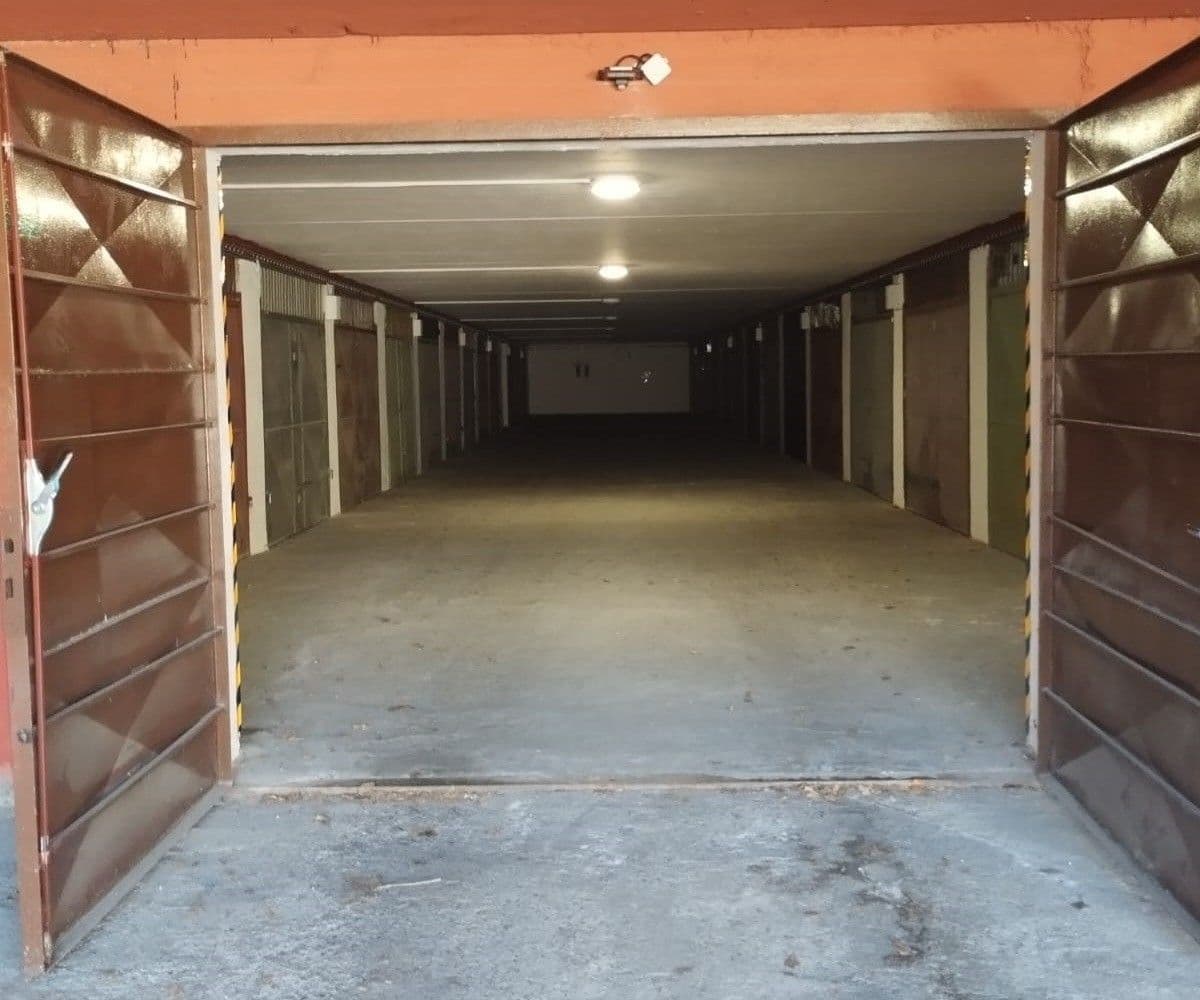 garage to rent, 16 m², Bellevue, Kladno, Středočeský Region garage to rent, 16 m², Bellevue, Kladno, Středočeský Region