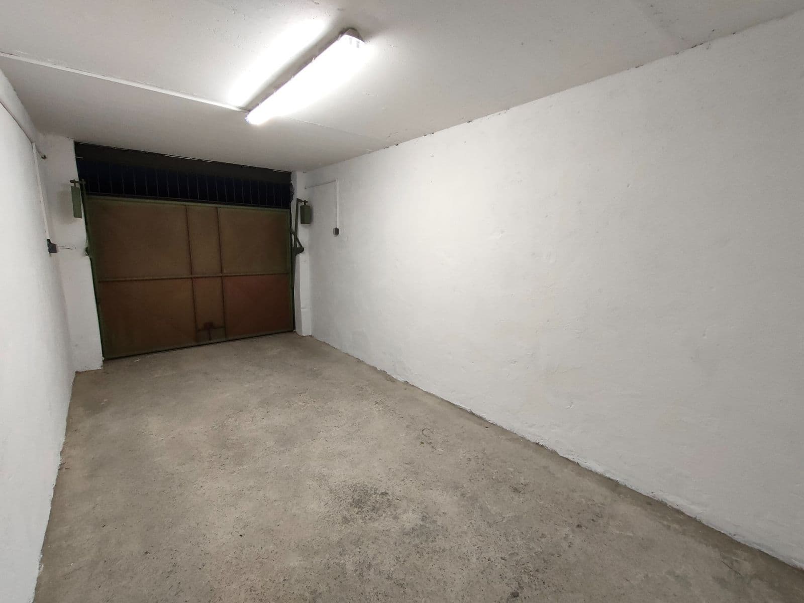 garage to rent, 16 m², Bellevue, Kladno, Středočeský Region garage to rent, 16 m², Bellevue, Kladno, Středočeský Region