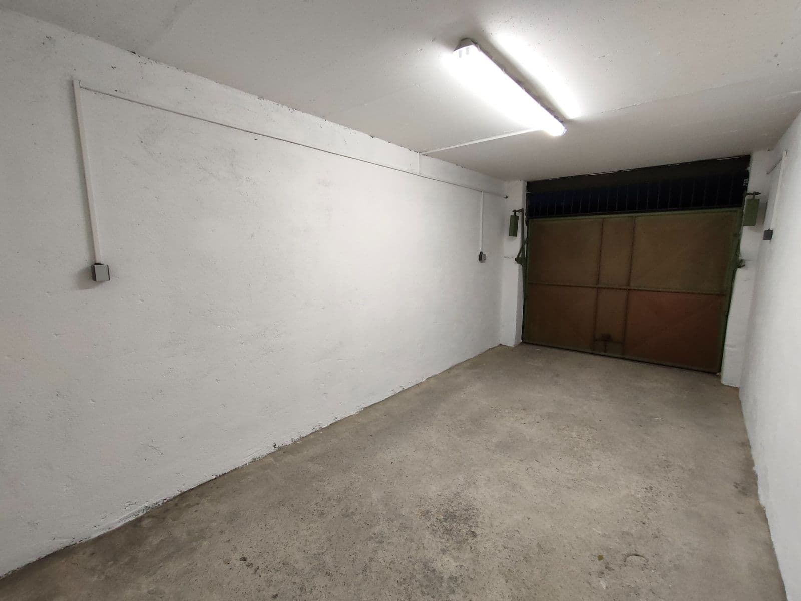 garage to rent, 16 m², Bellevue, Kladno, Středočeský Region garage to rent, 16 m², Bellevue, Kladno, Středočeský Region