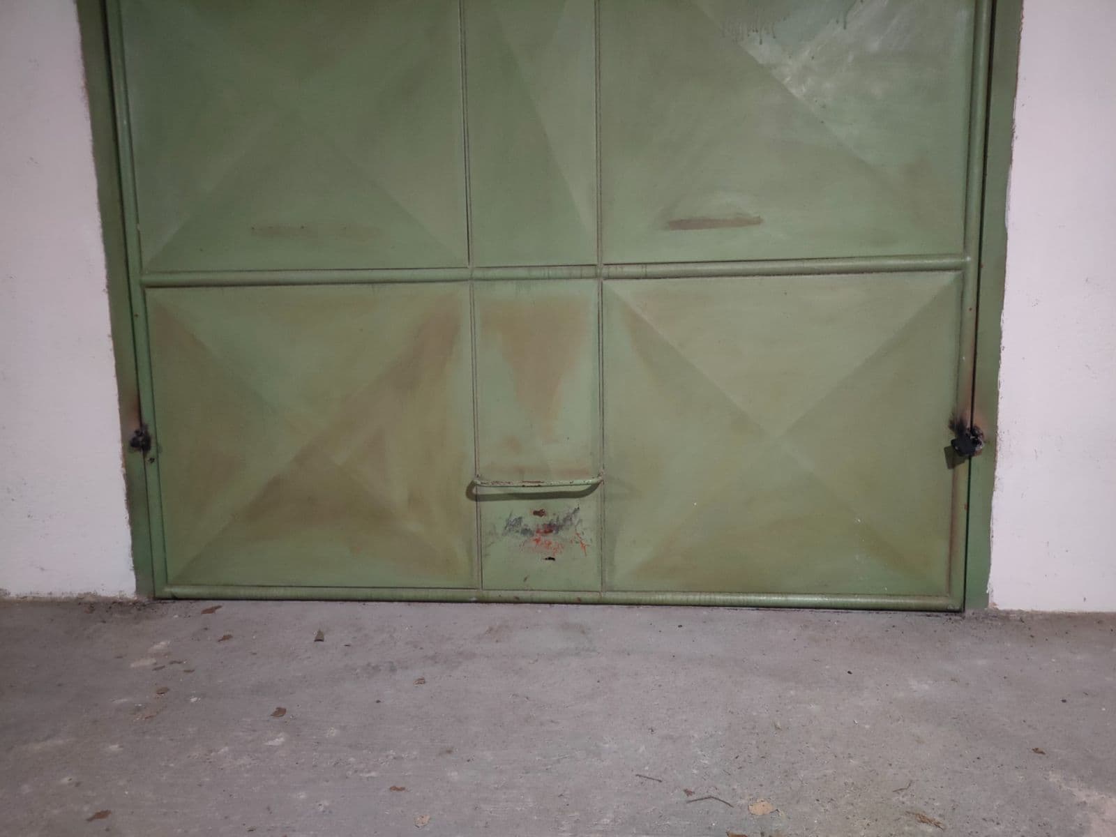 garage to rent, 16 m², Bellevue, Kladno, Středočeský Region garage to rent, 16 m², Bellevue, Kladno, Středočeský Region