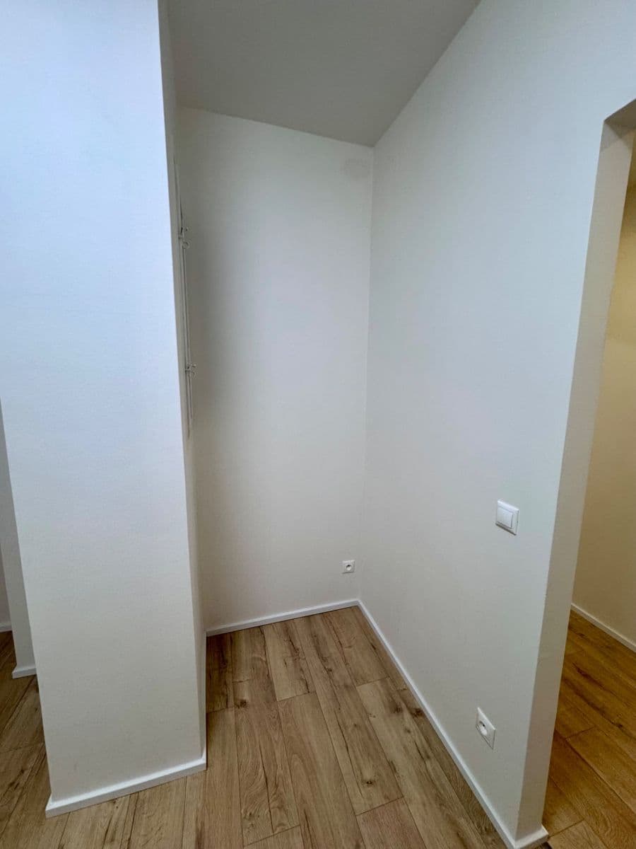 2 bedroom flat to rent, 44 m², Jeseniova, Prague, Prague 2 bedroom flat to rent, 44 m², Jeseniova, Prague, Prague