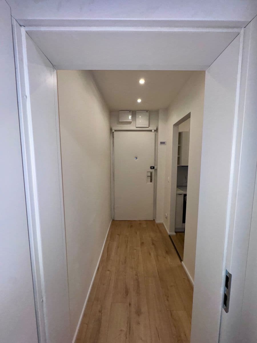 2 bedroom flat to rent, 44 m², Jeseniova, Prague, Prague 2 bedroom flat to rent, 44 m², Jeseniova, Prague, Prague