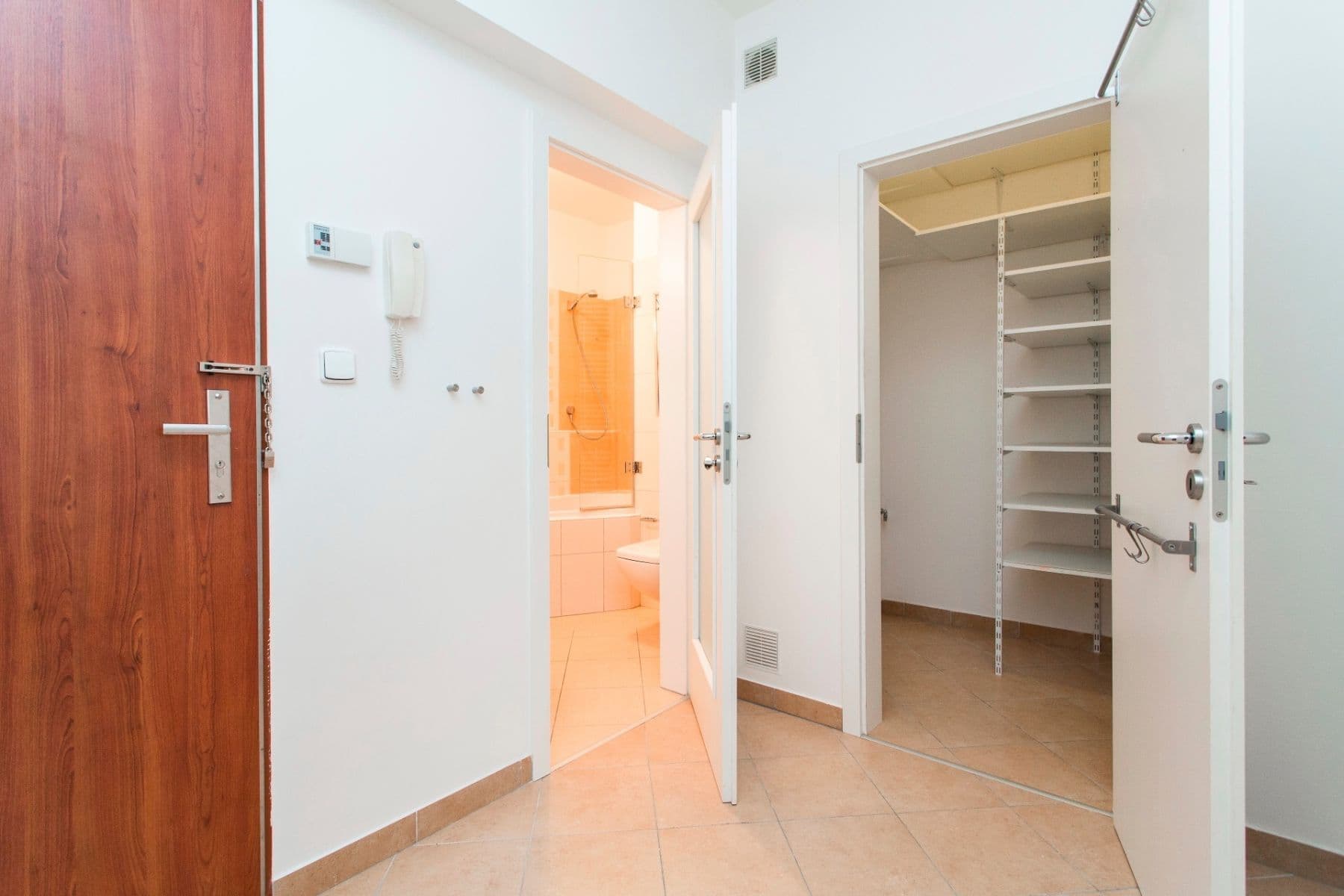 1 bedroom with open-plan kitchen flat to rent, 39 m², Raichlova, Prague, Prague 1 bedroom with open-plan kitchen flat to rent, 39 m², Raichlova, Prague, Prague