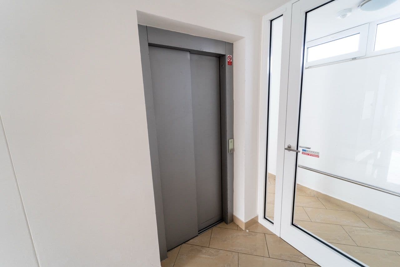 1 bedroom with open-plan kitchen flat to rent, 53 m², Zubrnická, Prague, Prague 1 bedroom with open-plan kitchen flat to rent, 53 m², Zubrnická, Prague, Prague