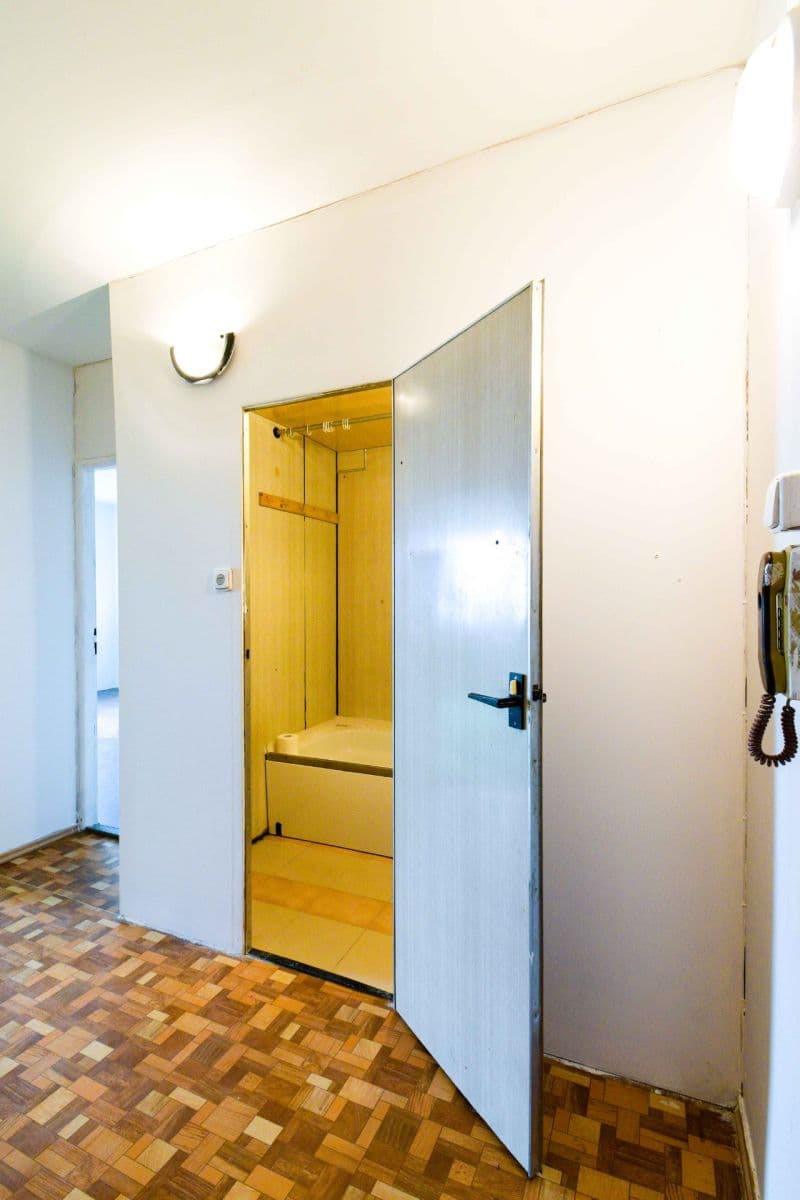 1 bedroom with open-plan kitchen flat for sale, 40 m², Nezvalova, Litoměřice, Ústecký Region 1 bedroom with open-plan kitchen flat for sale, 40 m², Nezvalova, Litoměřice, Ústecký Region